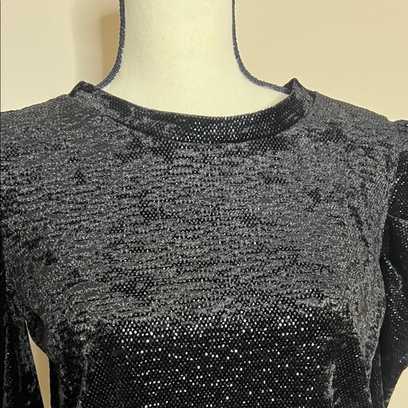 🏴‍☠️Black Velvet Puff-Sleeve Women's Top - Picture 7 of 17
